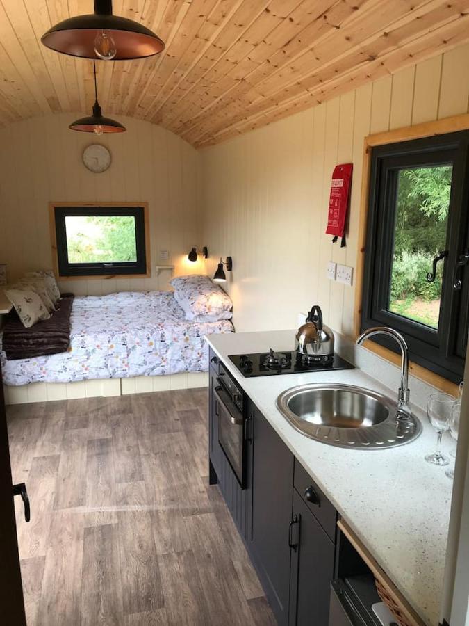 Sunset Shepherds Hut Taunton Exterior foto